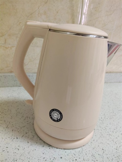  烧水壶电水壶，九阳牌 只用过两次 完好无损 容 