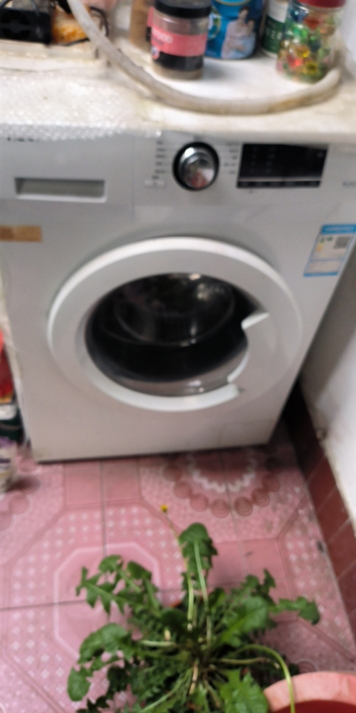  海尔变频滚筒洗衣机，容量7公斤。一级能效。九 