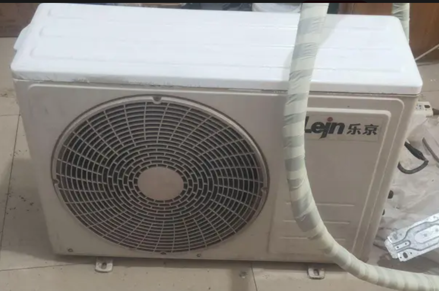  大1.5匹空调出售 