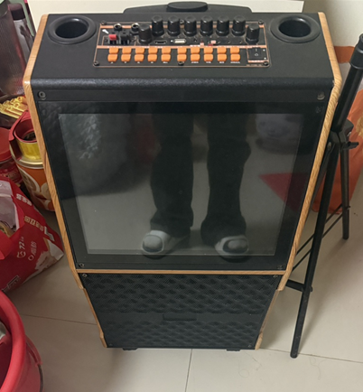  康佳音响logo掉了显示屏完美还有一对无线话筒 